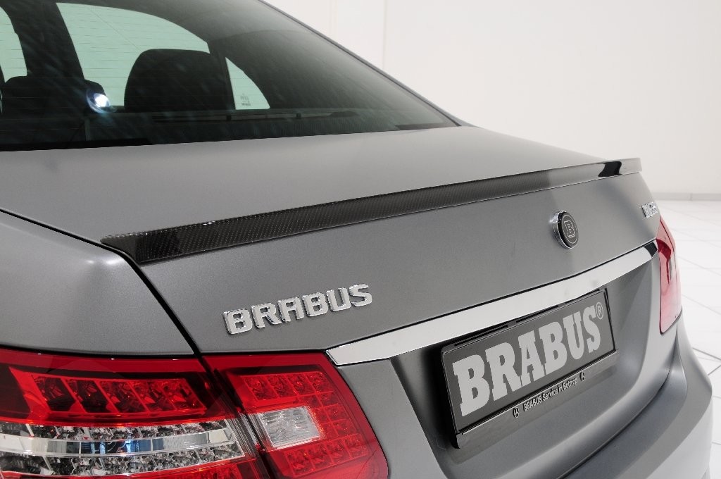 Mercedes E63 AMG - 555 KM od Brabusa