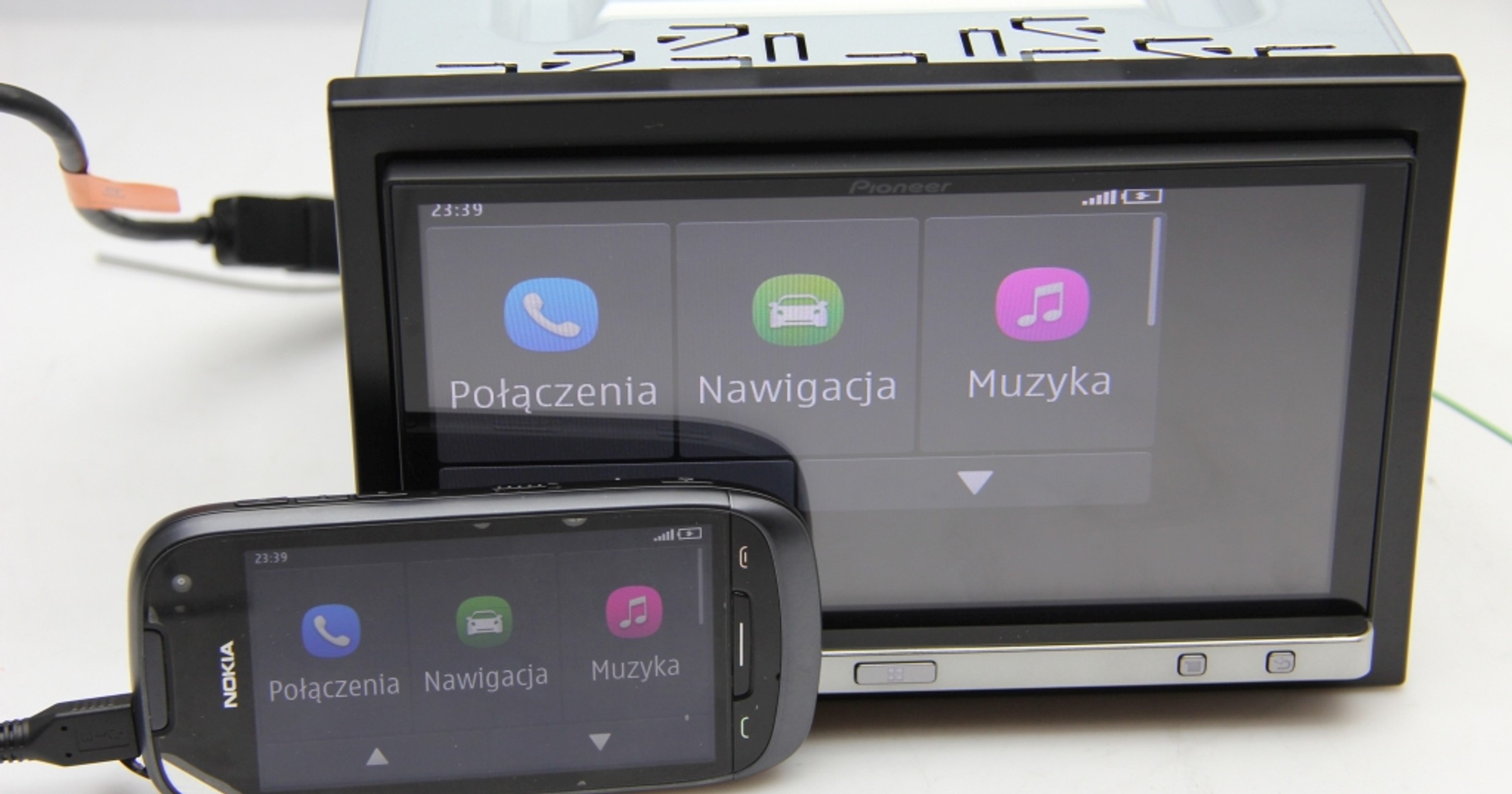 Nokia 701 i Pioneer SPH-DA110 w trybie MirrorLink.