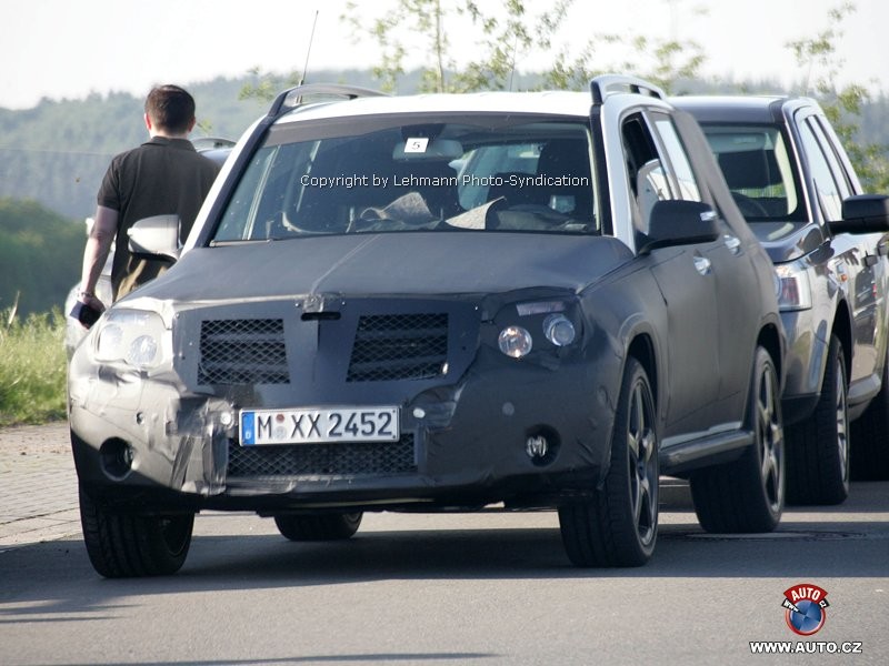 Zdjęcia szpiegowskie: Mercedes-Benz GLK nie będzie miał łatwo