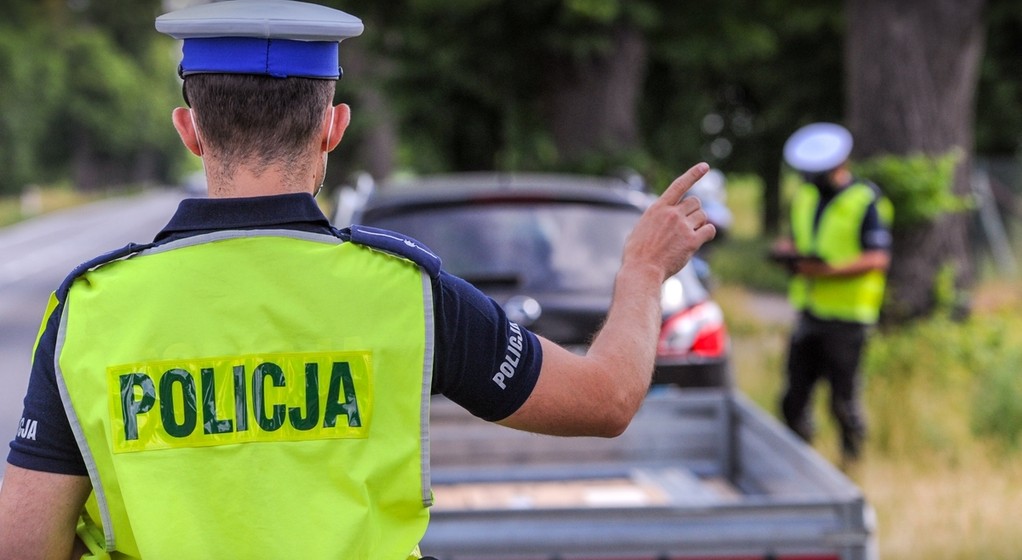 Kontrola policyjna pojazdu z przyczepą