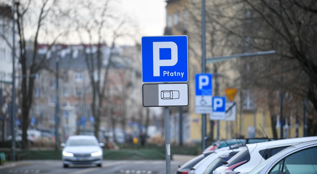Gdzie umieścić bilet parkingowy?
