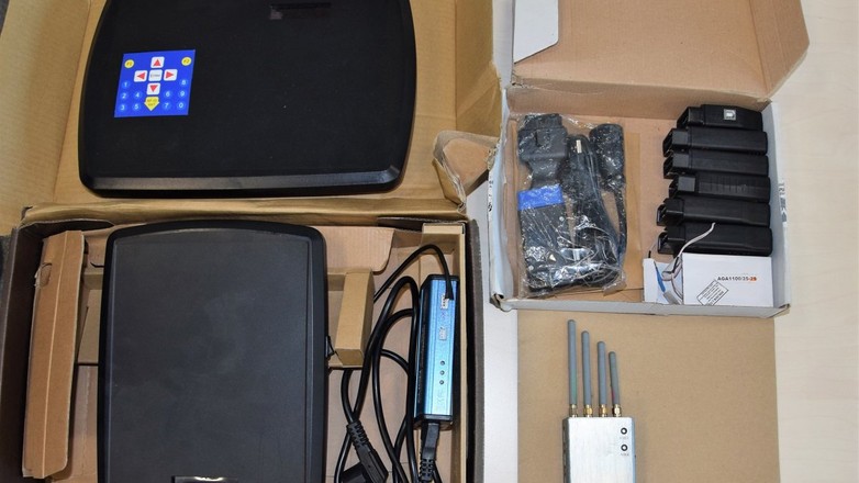 Policja rozbiła gang złodziei kradnących auta "na walizkę"