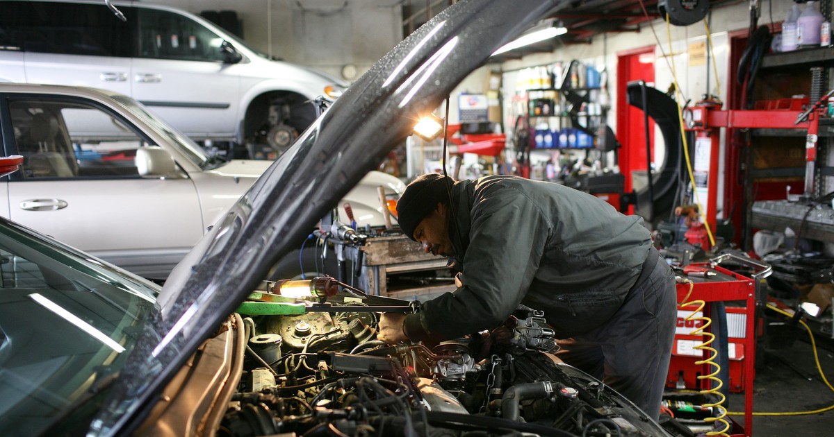 Jak bezpiecznie kupować używane części samochodowe? Motoryzacyjny poradnik