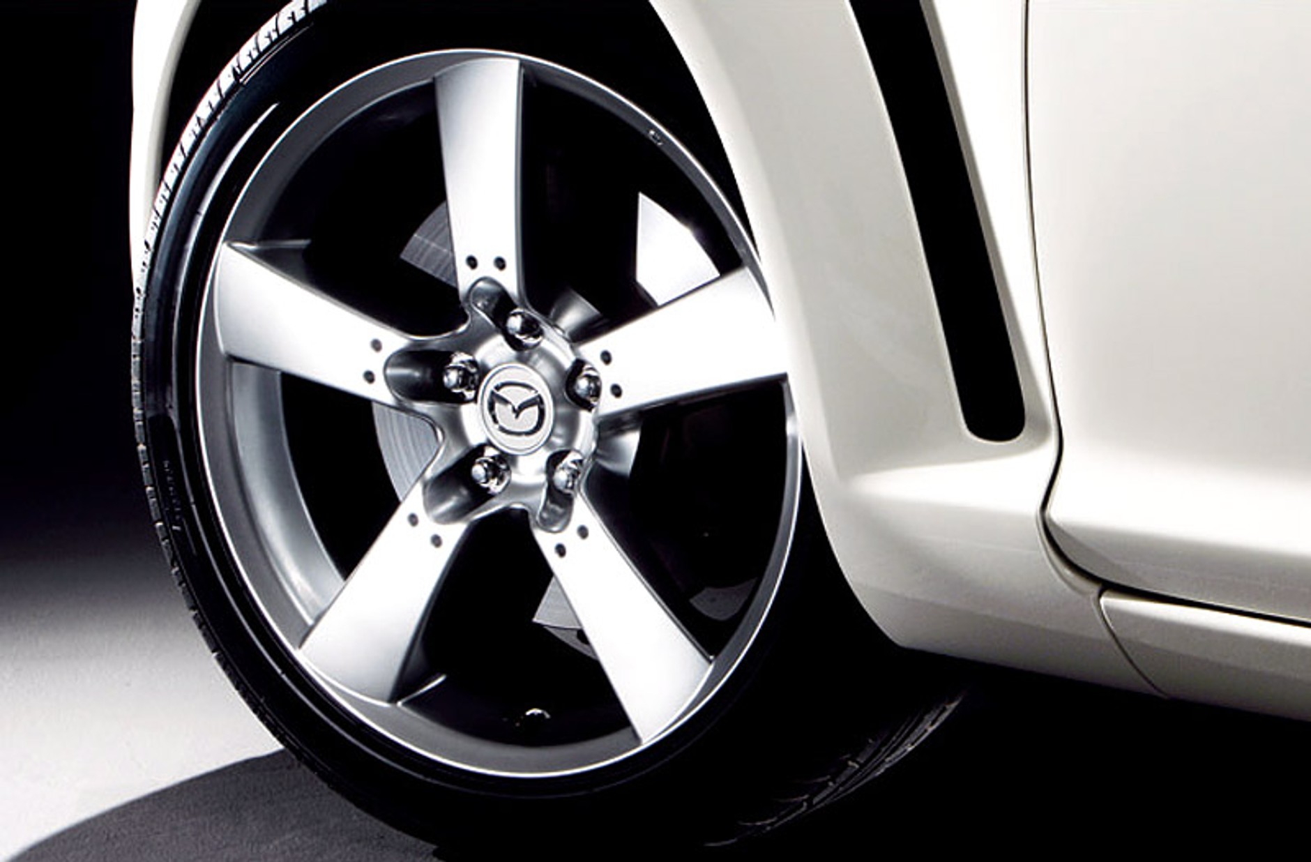 Mazda świętuje 40 lat silnika z wirującym tłokiem w modelu RX-8