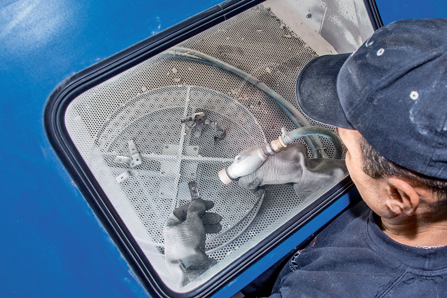 Wymiana przewodów hamulcowych i paliwowych krok po kroku