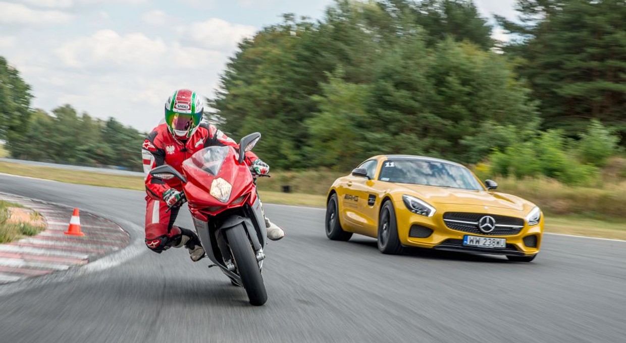 Mercedes-Benz AMG GT S i MV Agusta F3 - pojedynek rywali z jednej drużyny