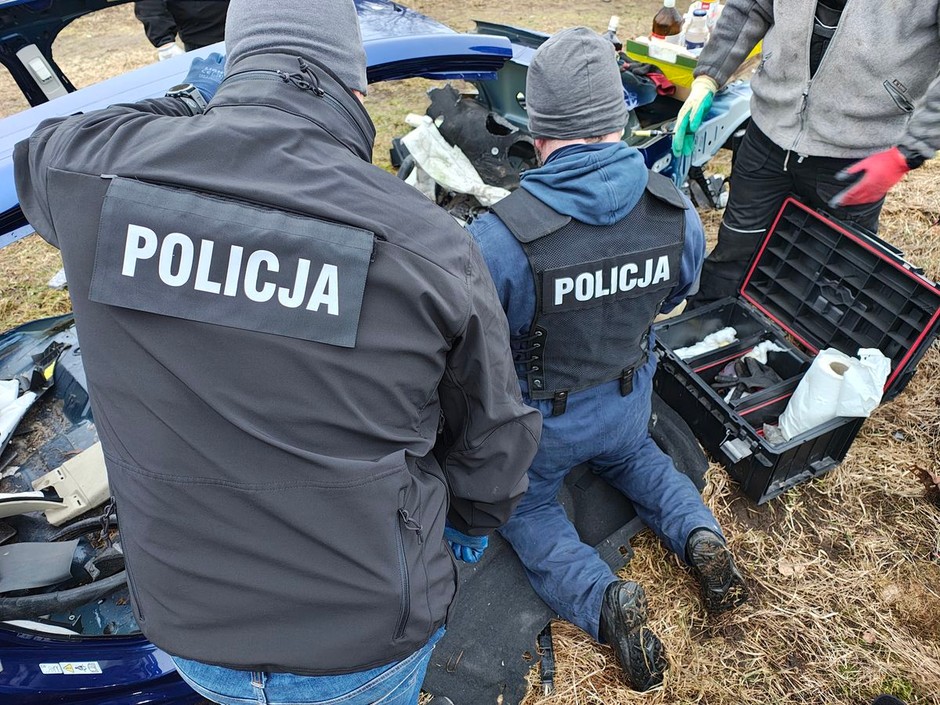 Akcja policji. Odzyskali i zabezpieczyli pojazdy o wartości niemal 3 mln zł