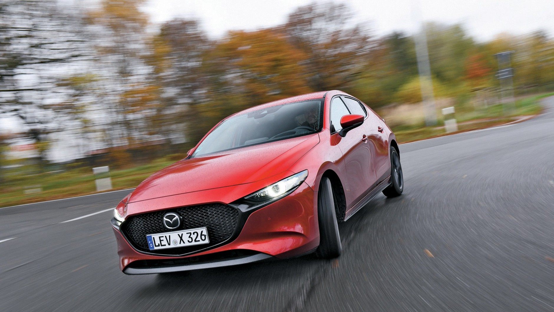 Mazda 3 2022 - porównanie hybryd