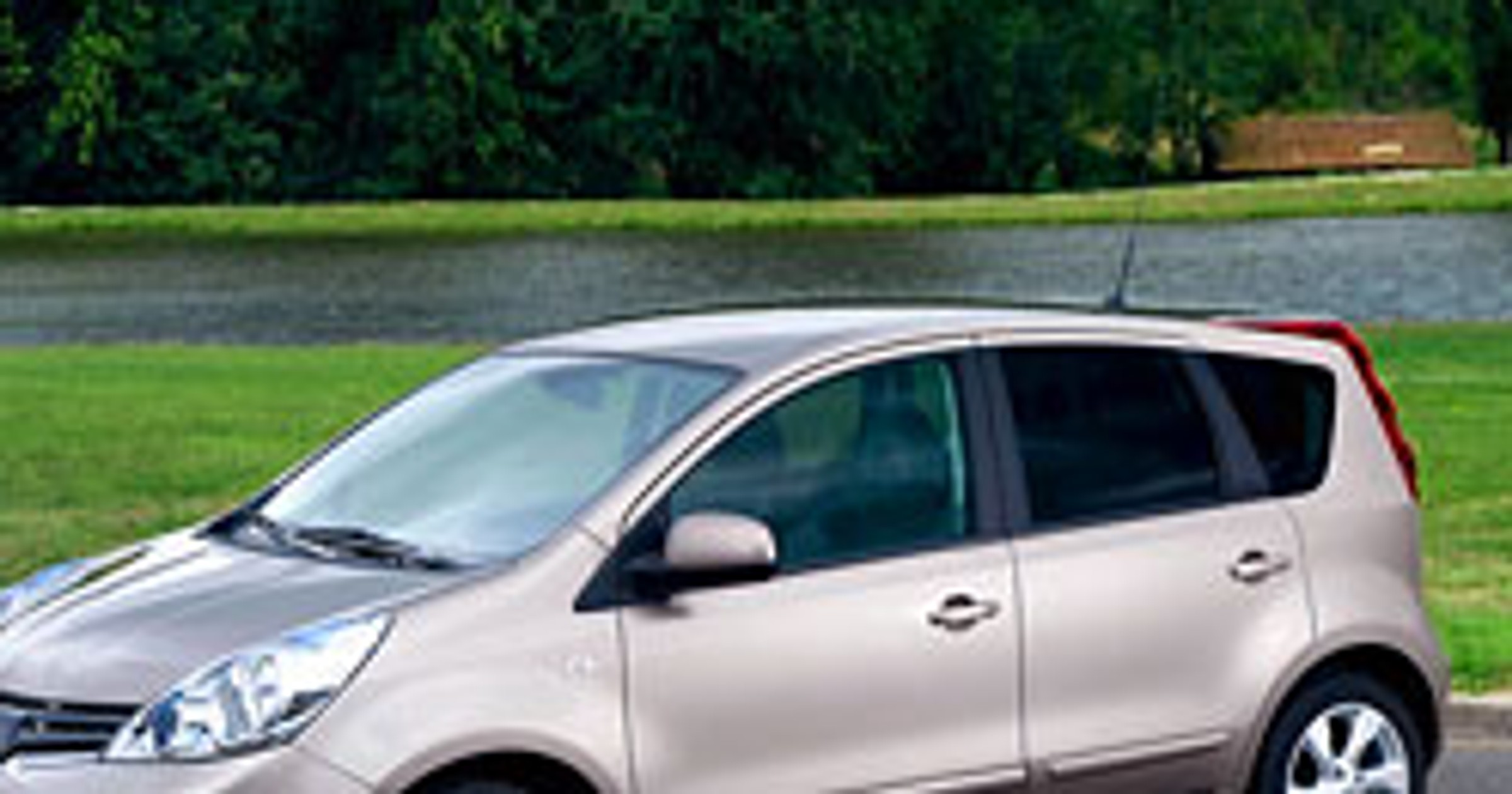Paryż 2008: Nissan Note po lekkim liftingu i z nowym silnikiem