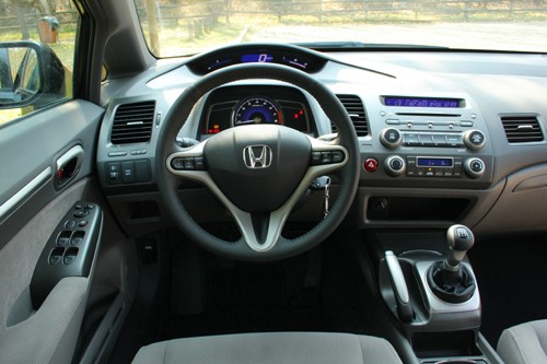 Mitsubishi Lancer kontra Honda Civic - porównanie sedanów