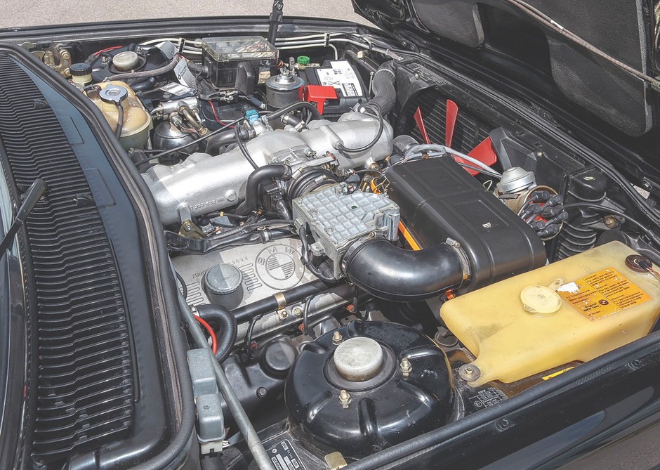 BMW 733i - lewy pas jest dla niego