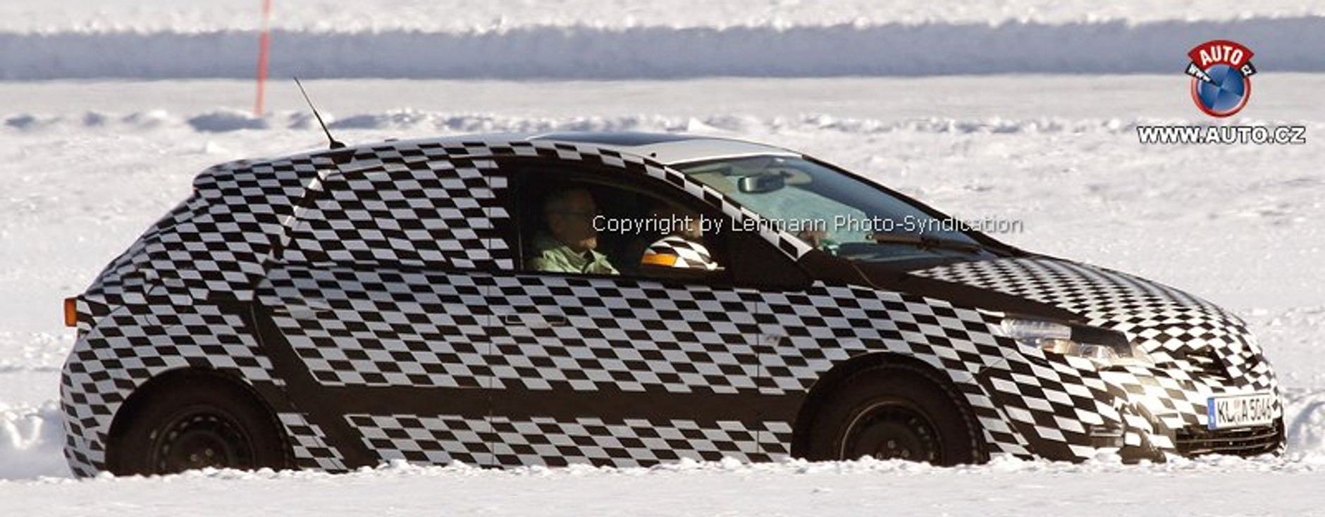 Zdjęcia szpiegowskie: nowy Opel Astra - partia szachowa