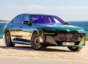 Jeździłem BMW i7 M70. Jeden koń mechaniczny kosztuje 1242 zł. A jest ich 660