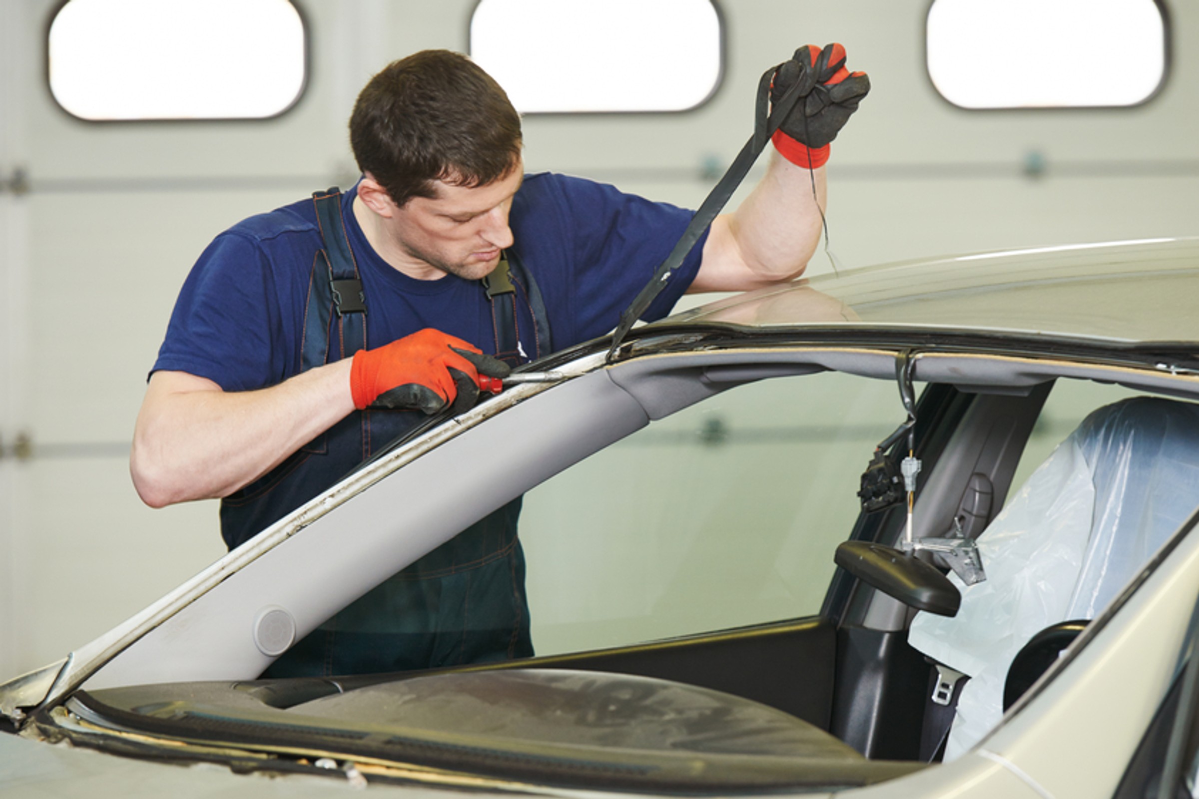 Nowoczesne szyby samochodowe choćby z 28 funkcjami. A koszty napraw rosną