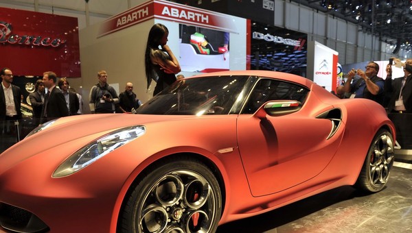 Czym zaskakuje Alfa Romeo 4C Concept?