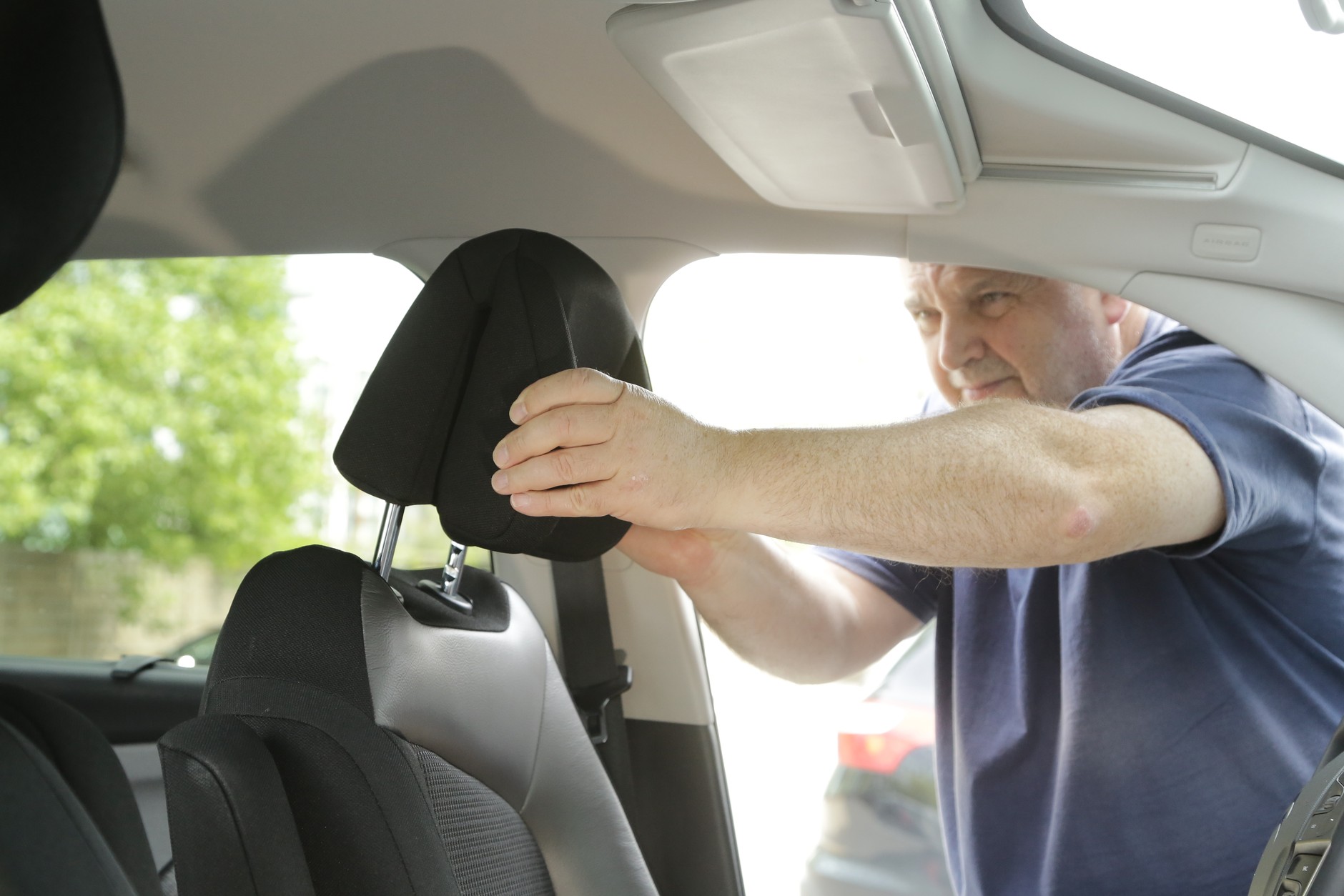 Wygodne siedzenia 2. rzędu z regulacją oparć 
i przesuwaniem