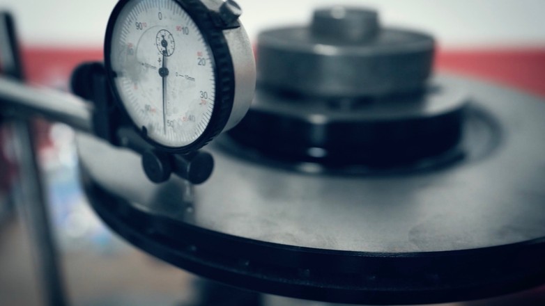 Warto wiedzieć - diagnostyka i wymiana tarcz w układzie hamulcowym