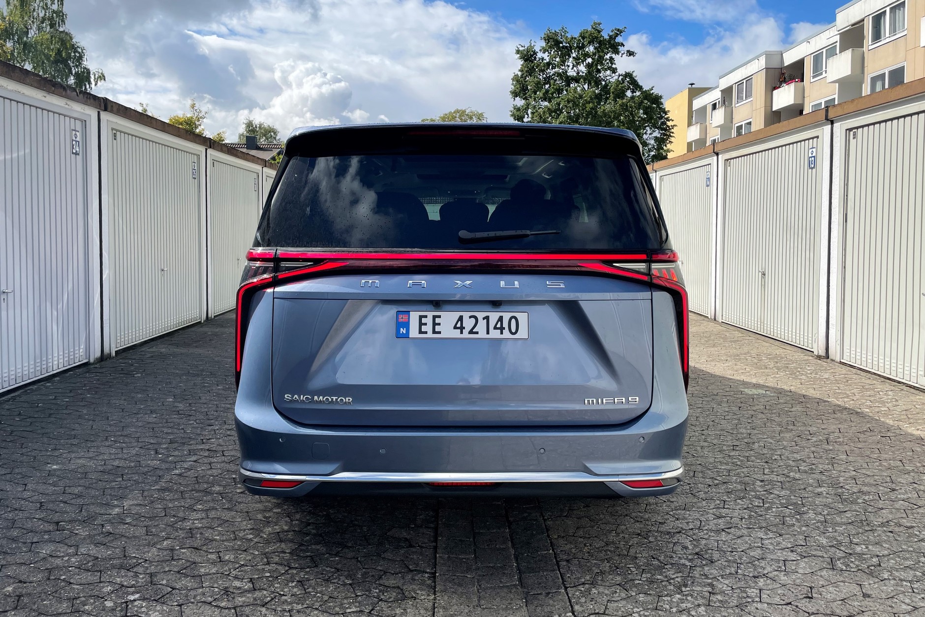 Maxus MIFA 9 - pierwsza jazda luksusowym chińskim e-vanem