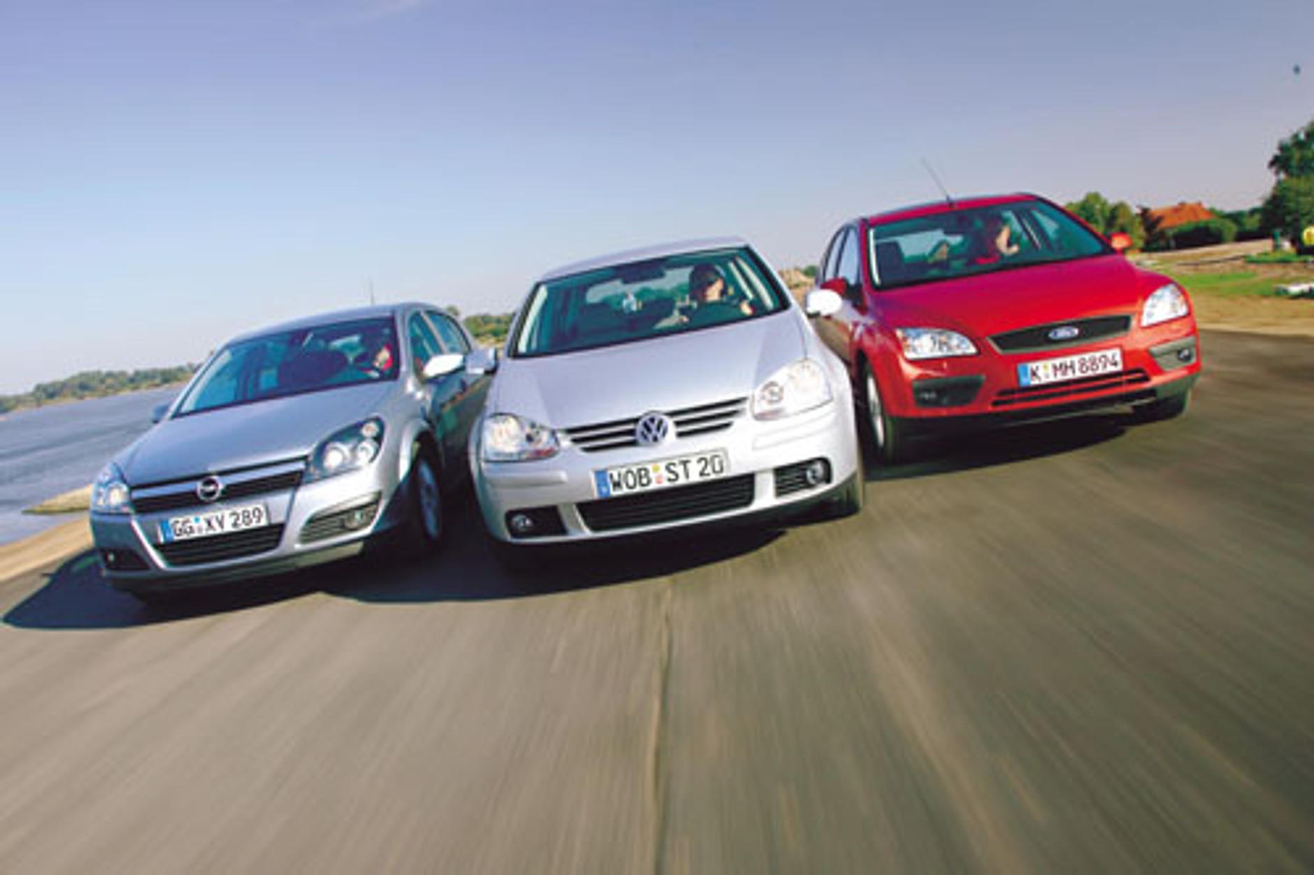 Opel Astra, VW Golf, Ford Focus - Czy to grzech być słabym i ubogim?