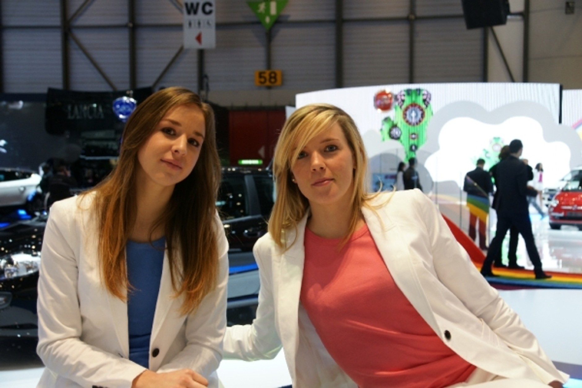 Genewa 2010: Dziewczyny z salonu samochodowego w Genewie (galeria)