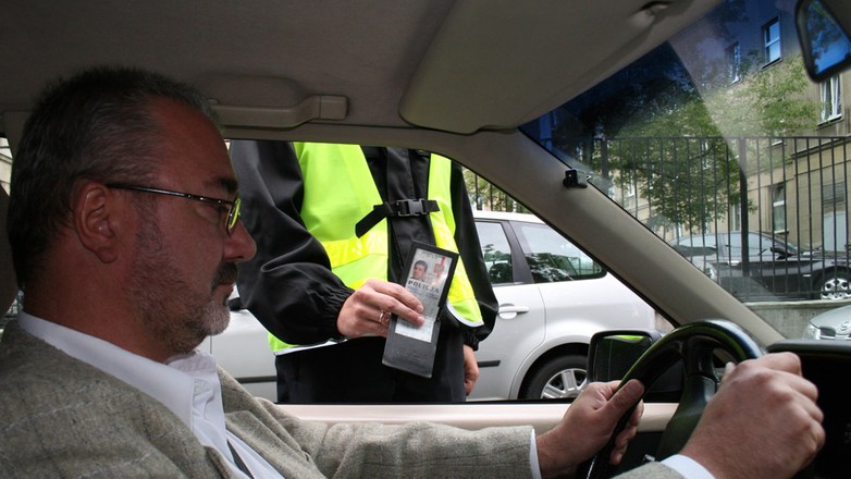 Nie prowokuj policjanta!