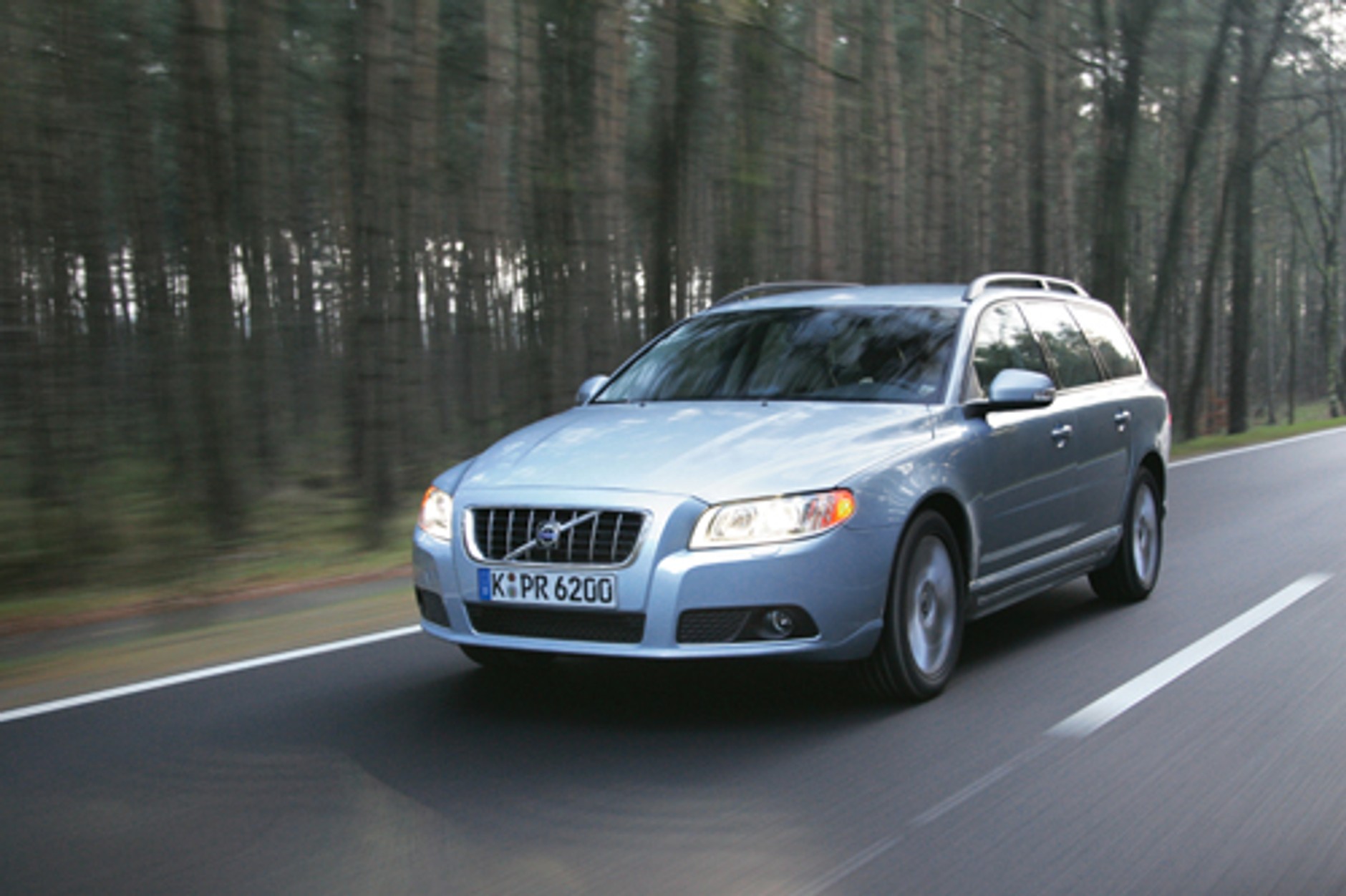 Ford Mondeo, Opel Vectra, Volkswagen Passat, Volvo V70 - Czym do ślubu?