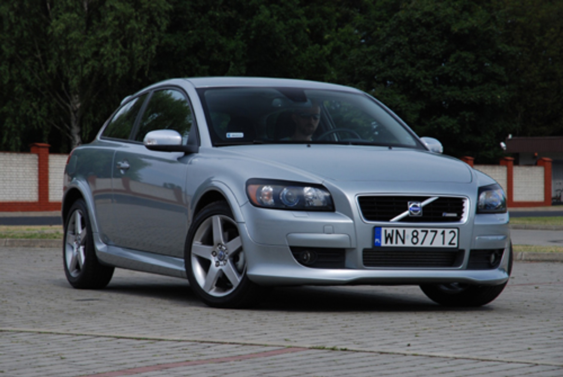 Volvo C30 2.0 Powershift R-Design - Małe, fajne,  ale bardzo drogie Volvo