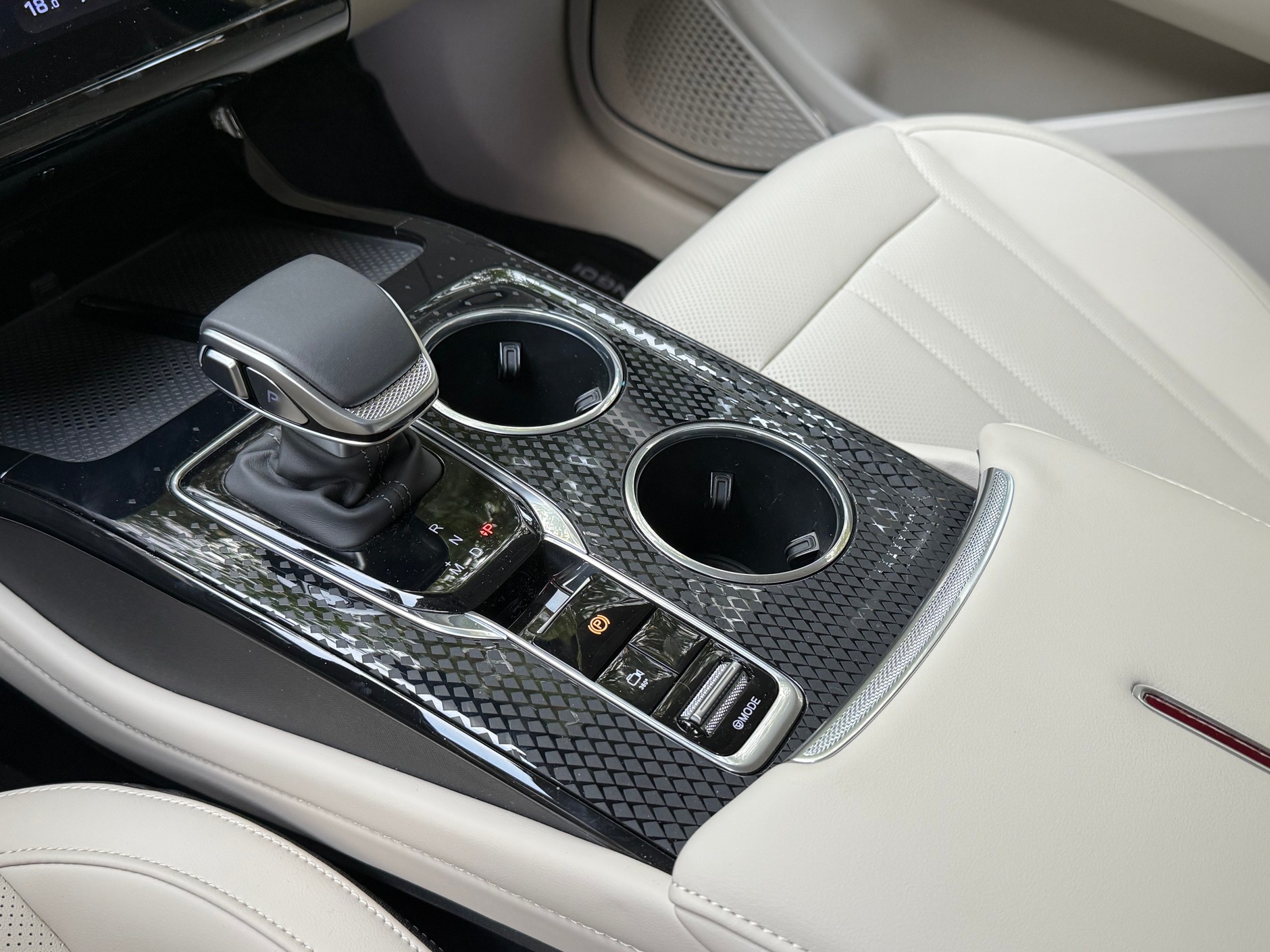 Hongqi HS3