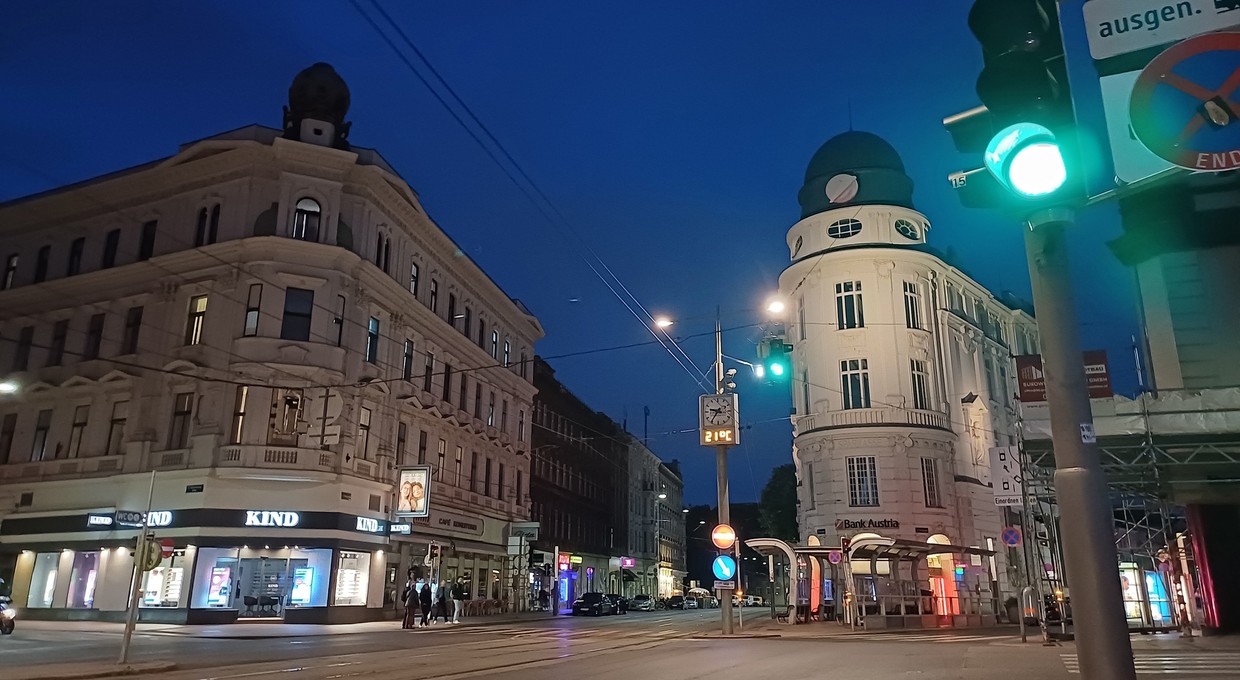 Niemiecki sąd rozwiał wątpliwości. Zielone światło nie zwalnia z odpowiedzialności za kolizję