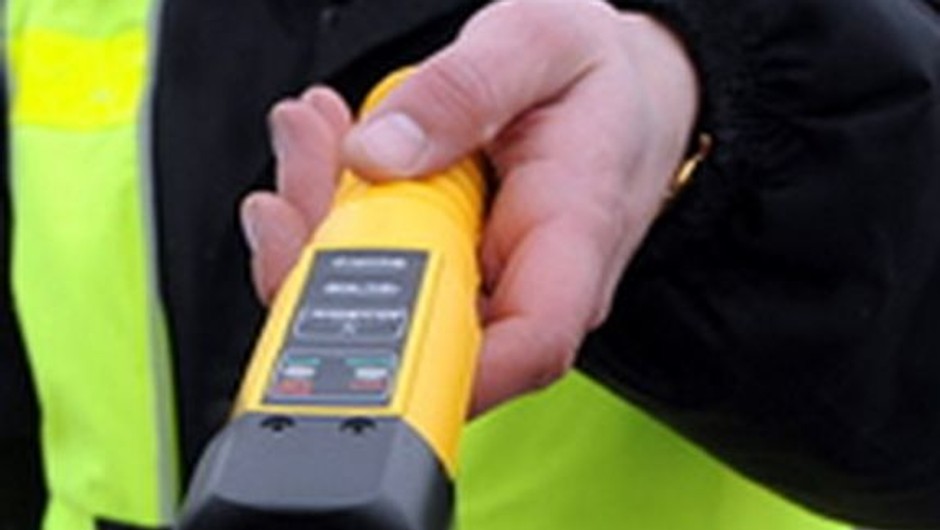 Obraz pochodzący z serwisu https://zamosc.policja.gov.pl/lza/informacje/aktualnosci/144475,Mial-ponad-35-promila-Zostal-ujety-przez-innego-kierowce-i-bedaca-na-wolnym-poli.html