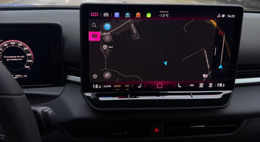 Tak wygląda ekran nawigacji, gdy nie ma dobrego sygnału GPS. Nawigacja staje się bezużyteczną