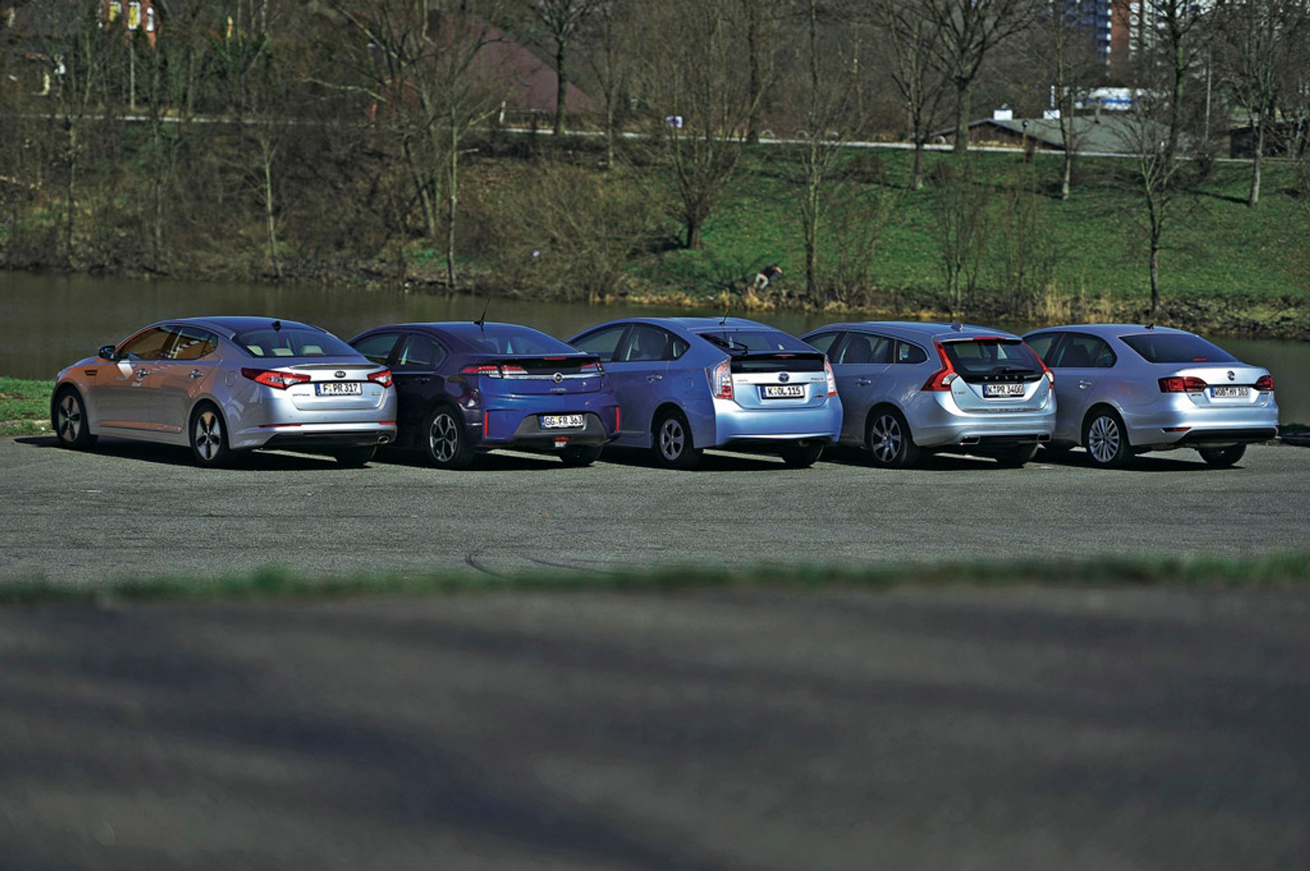 Opel Ampera kontra Kia Optima, VW Jetta i Toyota Prius: która hybryda jest najlepsza?