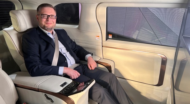 Obejrzałem Lexusa LM. Czy luksus może być minivanem?