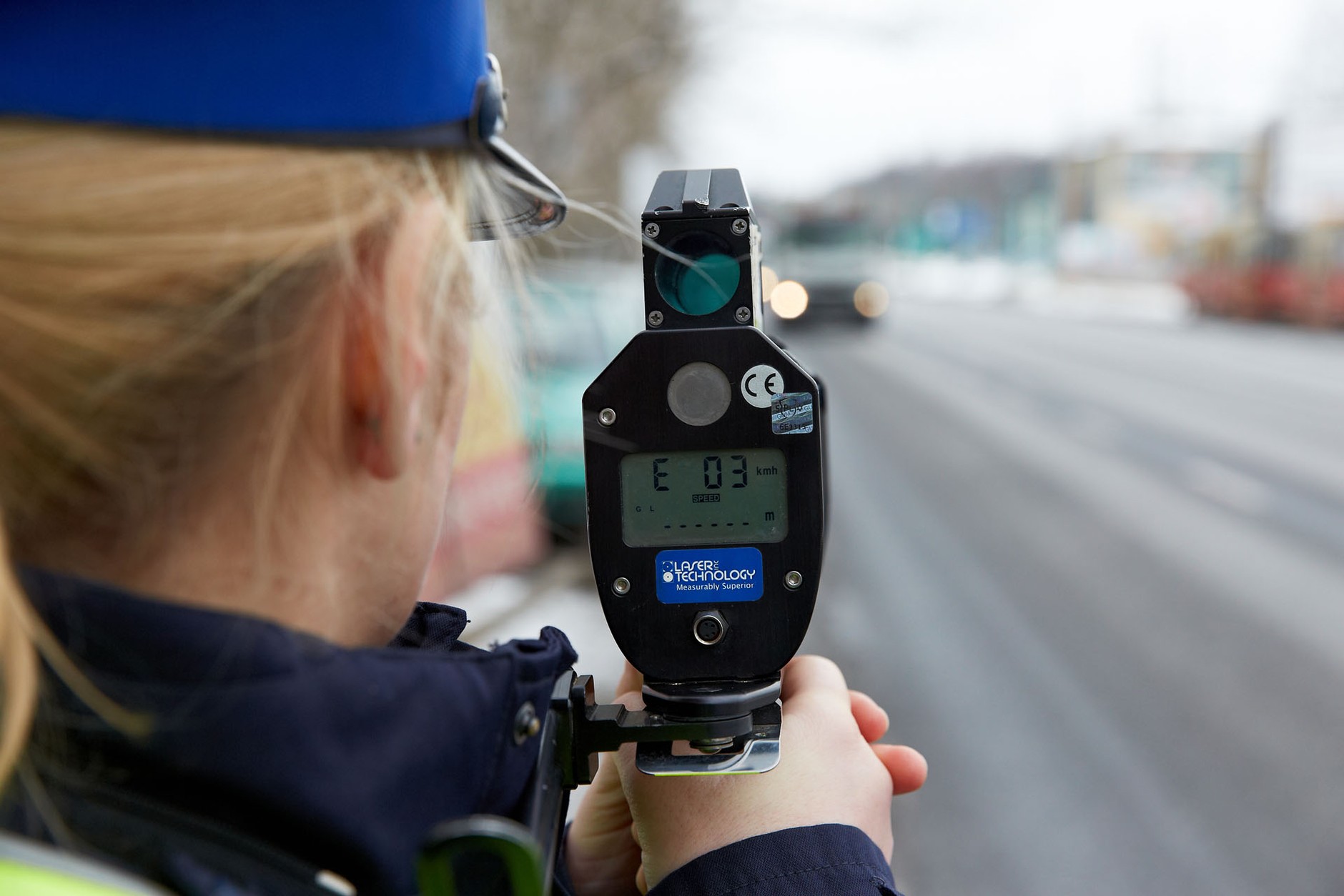 Jeśli podczas pomiaru policjantowi zadrży ręka,urządzenie nie powinnozmierzyć prędkości.