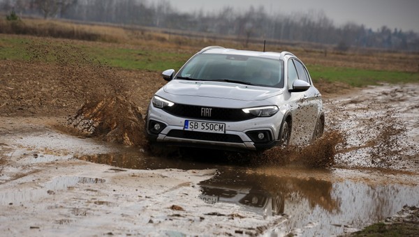 Fiat Tipo Cross to kompakt na bezdroża?