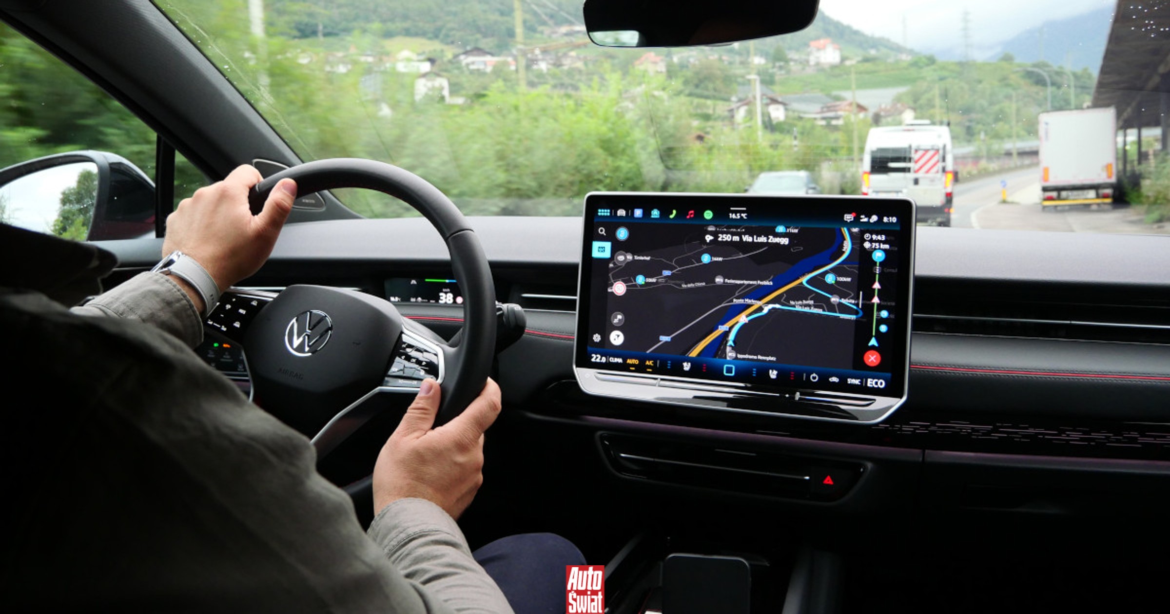 Niezwykle wygodna, ale niebezpieczna funkcja w aucie. Eksperci mówią o zaniku odruchu