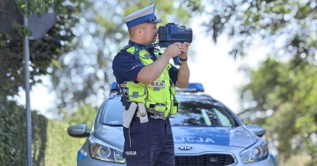  Policjanci zatrzymali kierowcę BMW. Stracił prawo jazdy za prędkość