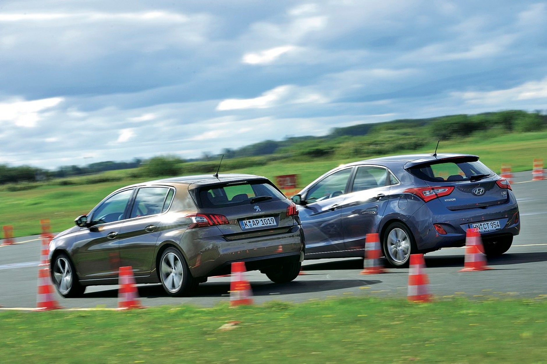 Hyundai i30 i nowy Peugeot 308