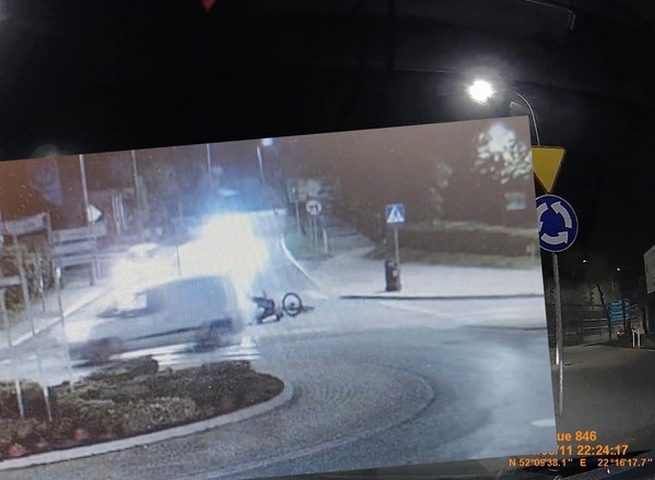 Na miejscu kolizji policjanci zastali kobietę. Szybko wyszło na jaw, że to nie ona była winna