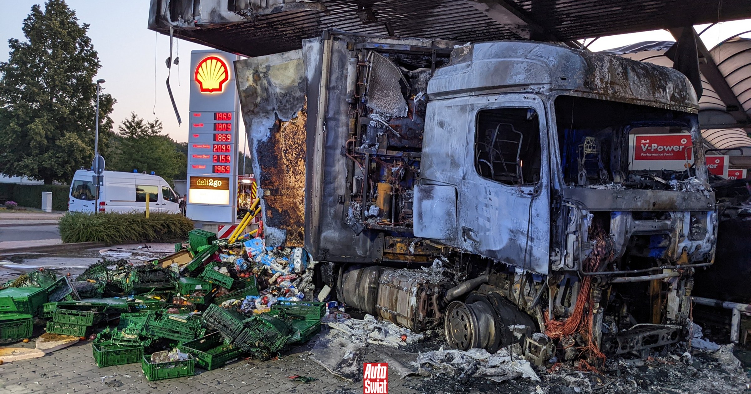 Zakaz na stacjach benzynowych już obowiązuje. Są tabliczki i ostrzeżenia. Tylko sensu nie ma