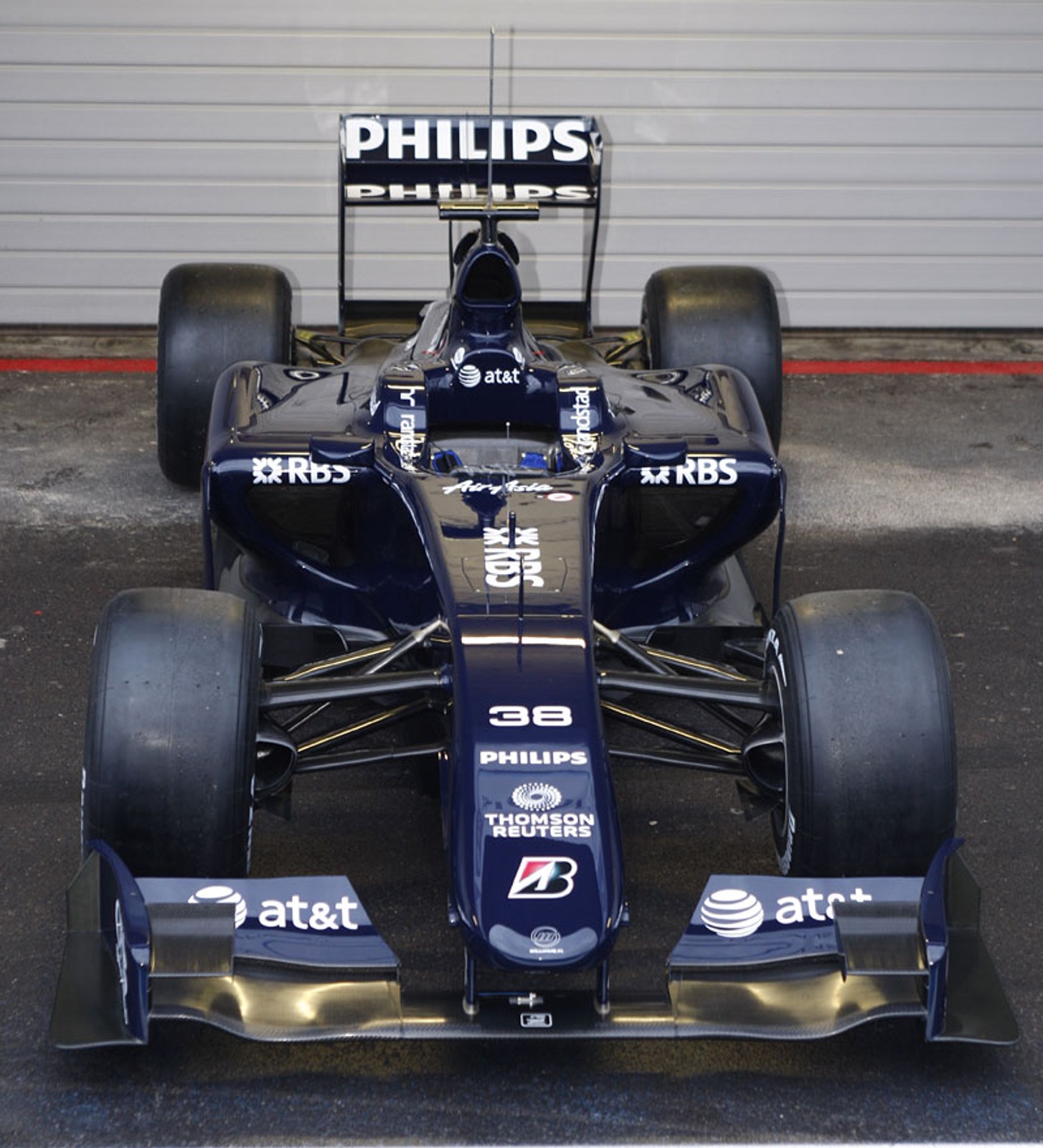 Formuła 1: Willimas FW31 jeszcze zamaskowany i... już uszkodzony! (fotogaleria)