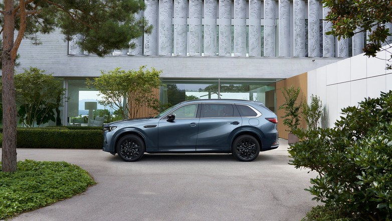 Mazda CX-80 w wersji na rok modelowy 2027