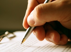 Gotówkowy czy samochodowy - z którym kredytem taniej kupisz auto?