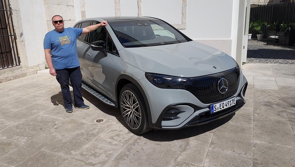 Jeździliśmy nowym Mercedesem EQE SUV. Ma elektryczny napęd i cztery skrętne koła