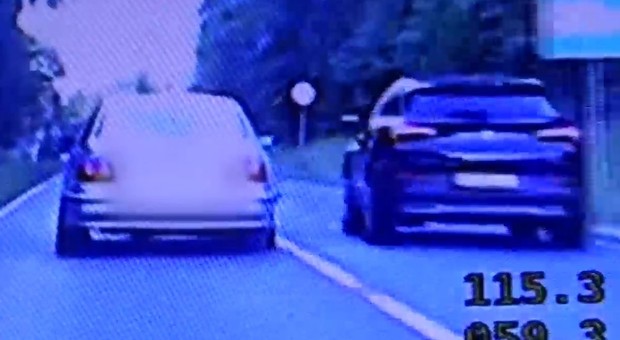 Rozpoznali go, lecz on dalej uciekał z niemowlakiem. 241 punktów karnych to dopiero początek [WIDEO]