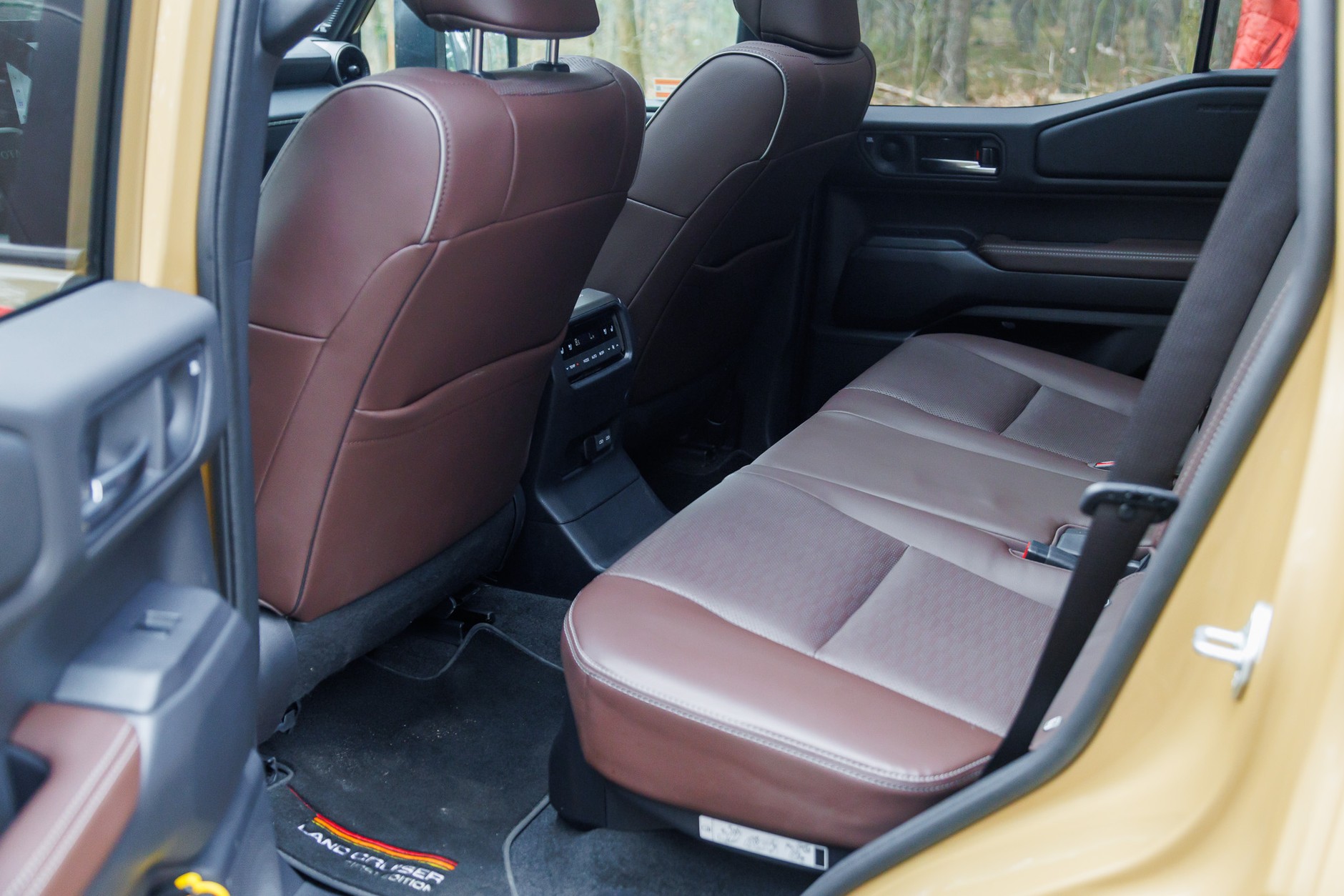 Jeep Wrangler vs Toyota Land Cruiser