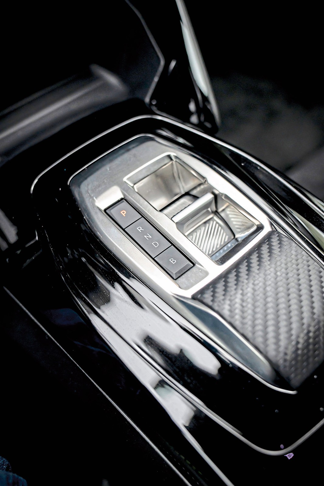 MG4 kontra Peugeot e-2008