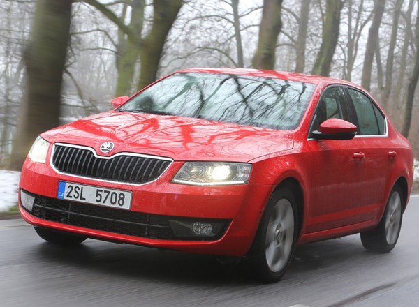Jak jeździ nowa Skoda Octavia: czy stawia Golfa w cieniu?