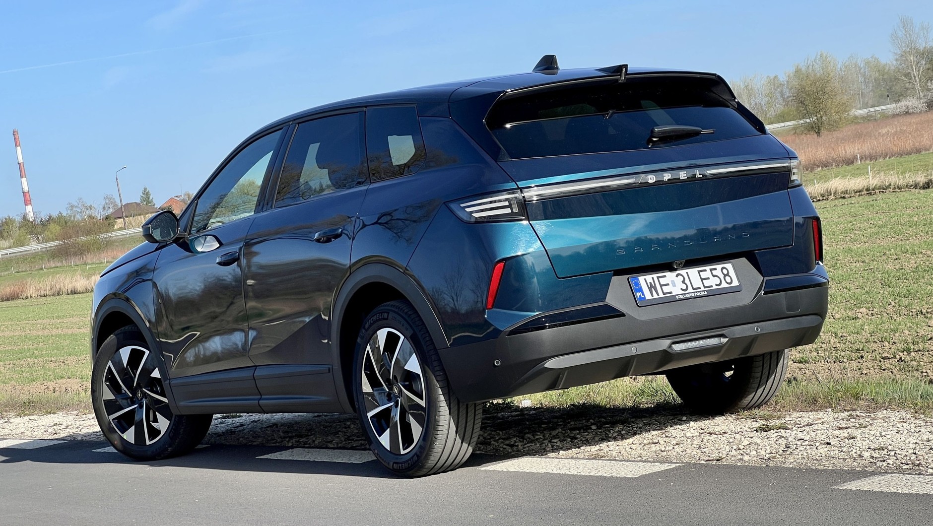 Nowy Opel Grandland: lakier cieniutki, ale wygląda dobrze. Ciekawe, jak długo.