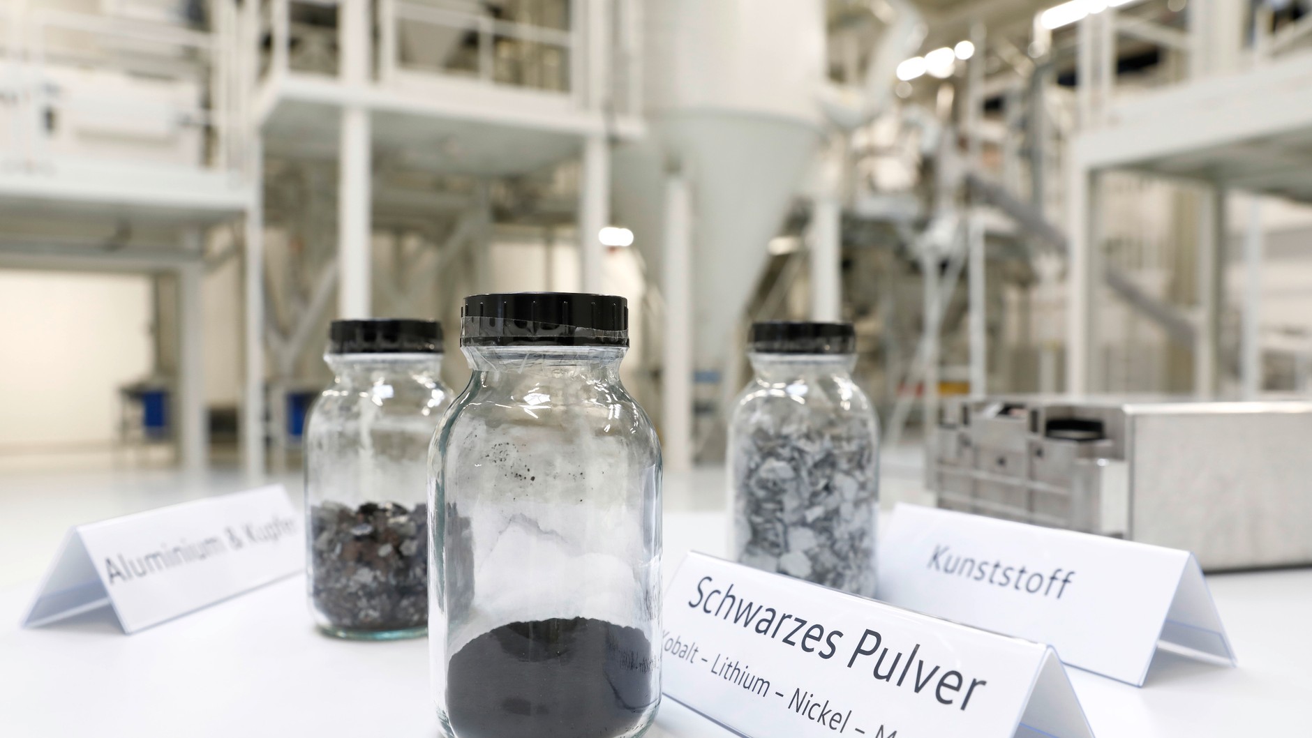 Surowce odzyskane z akumulatora MEB